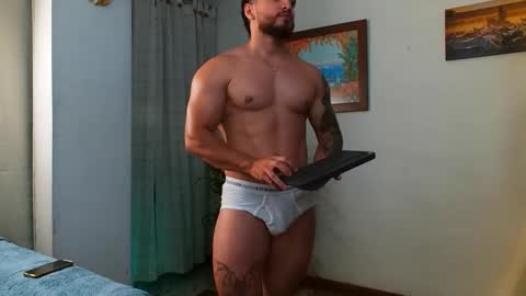 Snapshot of bradley_martinez chatting on November 2025 01:04:02 AM Bradley Martinez online show from November 2025 01:04:02 AM