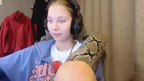 Alice online show from November 2025 04:28:02 PM