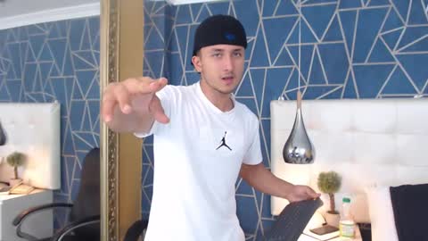 Snapshot of brandoncolee chatting on February 2025 03:32:01 PM BrandonCole online show from February 2025 03:32:01 PM