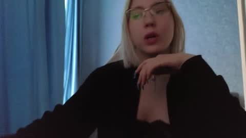 Snapshot of brandy__stars chatting on October 2025 05:52:01 AM Belle online show from October 2025 05:52:01 AM