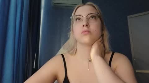 Snapshot of brandy__stars chatting on November 2025 08:46:01 AM Belle online show from November 2025 08:46:01 AM