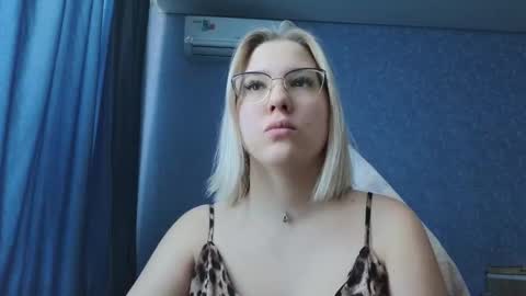 Snapshot of brandy__stars chatting on November 2025 05:13:02 AM Belle online show from November 2025 05:13:02 AM