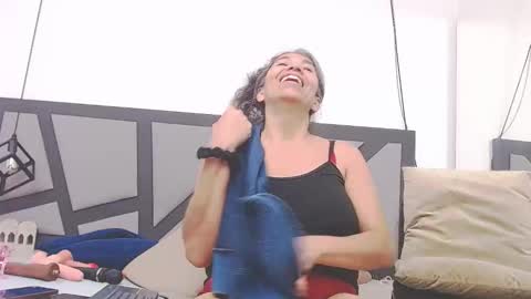 BRENDA VELASQUEZ online show from October 2025 07:43:01 PM