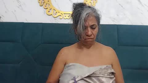 BRENDA VELASQUEZ online show from November 2025 04:29:02 PM