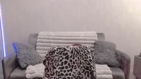 bri_fox online show from November 2025 08:10:01 PM