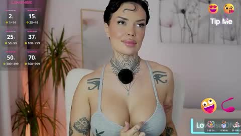 Snapshot of briannaxmoon chatting on November 2025 05:00:02 PM Briana online show from November 2025 05:00:02 PM