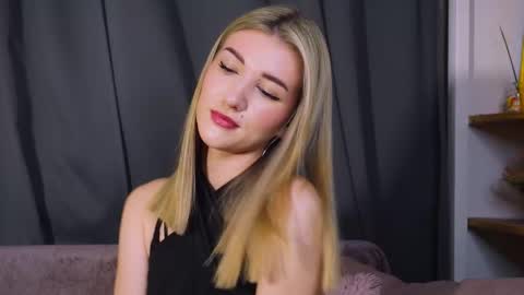 Snapshot of bridgetgodbold chatting on September 2025 08:31:02 PM Mary online show from September 2025 08:31:02 PM