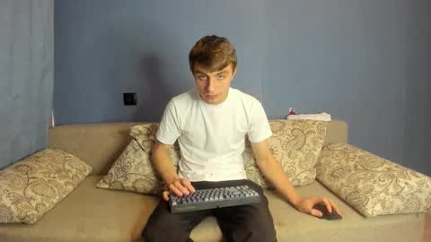 bristlebback online show from December 2025 04:02:01 PM