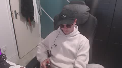 britishbigdick_ online show from October 2025 06:04:01 PM