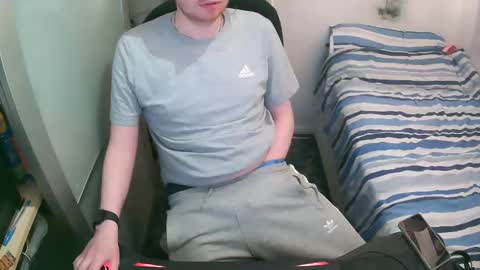 British Tom online show from November 2025 01:04:02 AM