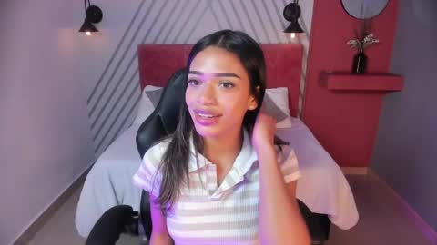 Snapshot of britney_collins_ chatting on June 2026 01:27:01 PM britney_collins_ online show from June 2026 01:27:01 PM