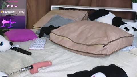 Britney online show from February 2025 03:25:01 AM