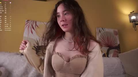 Snapshot of britthe chatting on June 2026 03:17:01 PM Lina online show from June 2026 03:17:01 PM
