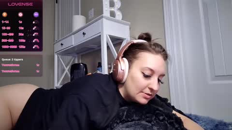 Snapshot of brookebee27 chatting on January 2025 08:15:01 AM brookebee online show from January 2025 08:15:01 AM