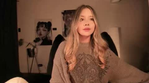 Nat  Independent model  Please help me to reach 200 thumbs up online show from February 2026 05:26:02 AM