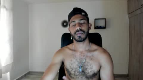 bruce_1111 online show from May 2026 05:53:01 PM