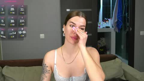 Snapshot of brunette_from_the_moon chatting on April 2026 09:56:01 PM Alice online show from April 2026 09:56:01 PM