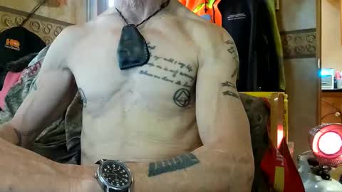 Snapshot of brushsquach chatting on December 2024 08:04:01 PM Steve... aka SkinnieDippin aka TimberTramp online show from December 2024 08:04:01 PM