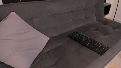 Bryxon  online show from December 2024 06:33:01 PM