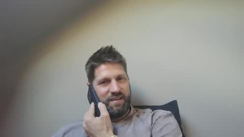 Snapshot of bubblebee1982 chatting on June 2026 03:18:01 PM bubblebee1982 online show from June 2026 03:18:01 PM
