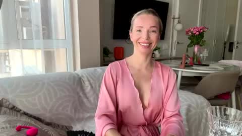 Snapshot of bubbling_queen chatting on July 2026 10:35:01 AM bubbling_queen online show from July 2026 10:35:01 AM