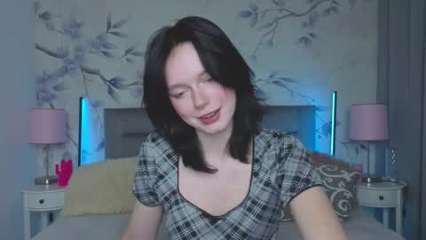 Leona online show from March 2026 10:03:01 PM