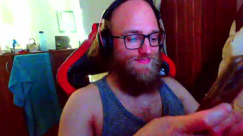 Snapshot of buhalteris chatting on May 2026 10:04:02 PM Lukas online show from May 2026 10:04:02 PM