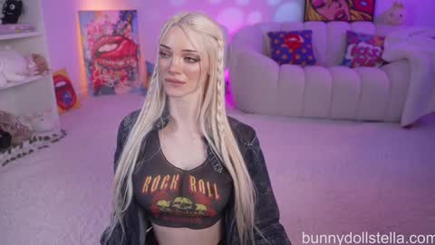 Stella online show from March 2026 10:18:01 PM