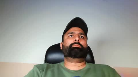 Snapshot of burlymonster chatting on February 2025 03:30:02 PM Hairy Arabian online show from February 2025 03:30:02 PM