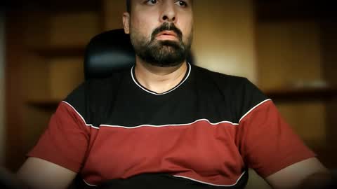 Snapshot of burlymonster chatting on September 2025 02:59:02 AM Hairy Arabian online show from September 2025 02:59:02 AM