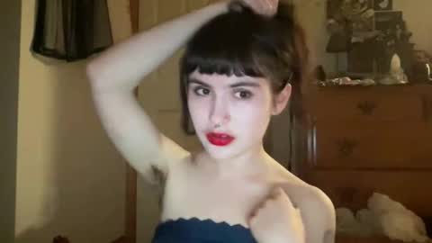 esme gray online show from March 2026 05:02:01 AM
