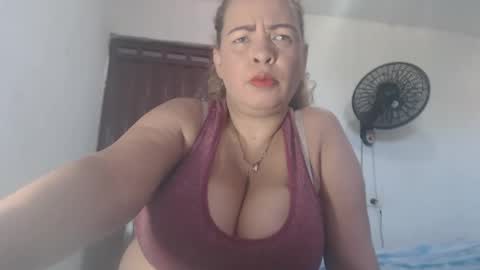 Snapshot of bustyamanda_ chatting on May 2026 01:29:02 PM Amanda online show from May 2026 01:29:02 PM