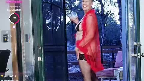 Bee and John online show from February 2026 01:10:02 AM