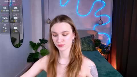 Polly online show from April 2026 09:01:02 PM