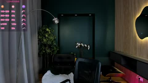 Polly online show from June 2026 08:45:01 PM