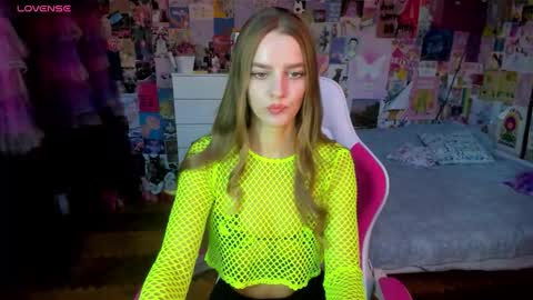 Emily  online show from October 2025 01:09:01 PM