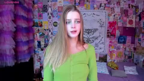 Emily  online show from October 2025 01:46:02 PM