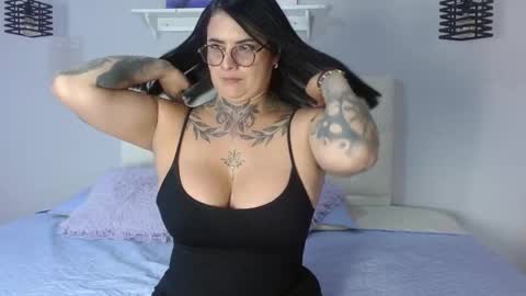 Candy online show from October 2025 08:17:01 PM