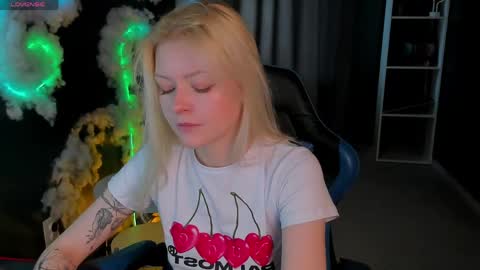Snapshot of callista_a chatting on April 2026 03:02:01 AM Robin online show from April 2026 03:02:01 AM