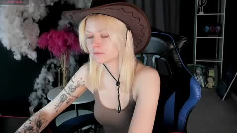Snapshot of callista_a chatting on May 2026 03:02:02 AM Robin online show from May 2026 03:02:02 AM