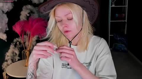 Snapshot of callista_a chatting on May 2026 02:51:02 AM Robin online show from May 2026 02:51:02 AM