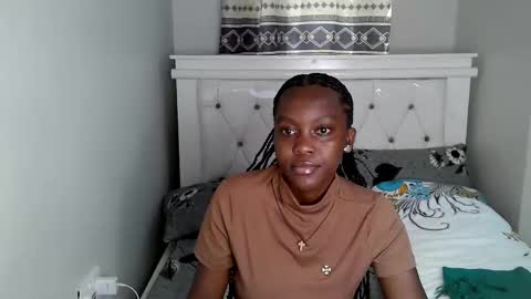 Snapshot of callmemonday chatting on September 2025 05:40:01 AM Monday online show from September 2025 05:40:01 AM