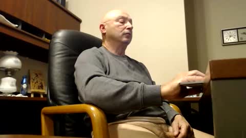 Snapshot of calthegoose chatting on October 2025 09:52:01 PM Calthegoose online show from October 2025 09:52:01 PM