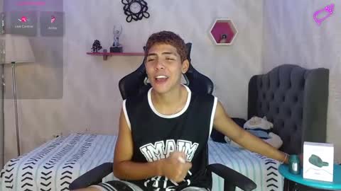 Snapshot of cam_sexyboy chatting on October 2025 03:21:02 PM cam_sexyboy online show from October 2025 03:21:02 PM