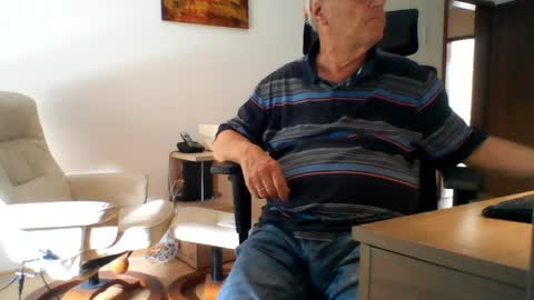 Snapshot of camcologne chatting on June 2026 03:03:01 PM camcologne online show from June 2026 03:03:01 PM