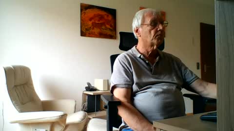 Snapshot of camcologne chatting on June 2026 07:11:01 AM camcologne online show from June 2026 07:11:01 AM