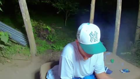 Snapshot of cameron_re chatting on June 2026 02:17:02 AM cameron_re online show from June 2026 02:17:02 AM