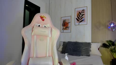 Cameron  online show from September 2025 08:10:01 PM