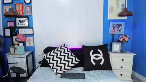 Snapshot of cameronrey_ chatting on November 2025 09:24:02 PM --- Cameron --- online show from November 2025 09:24:02 PM