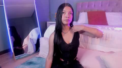 Snapshot of camii_bunnie chatting on April 2026 03:50:02 AM Cami online show from April 2026 03:50:02 AM